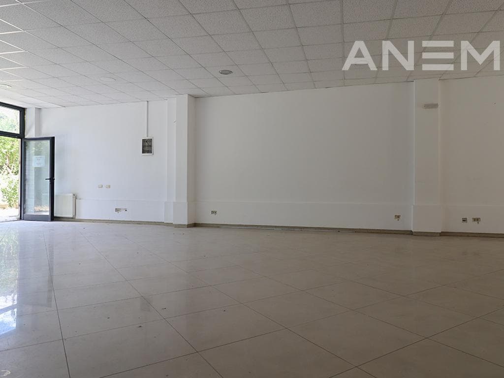 Lokal me qira 144m² në Qendër 3