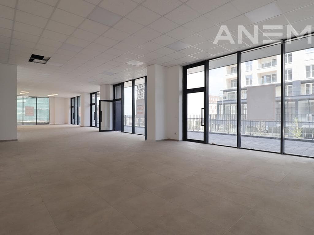 Lokal me qira 290m² në Veternik 2