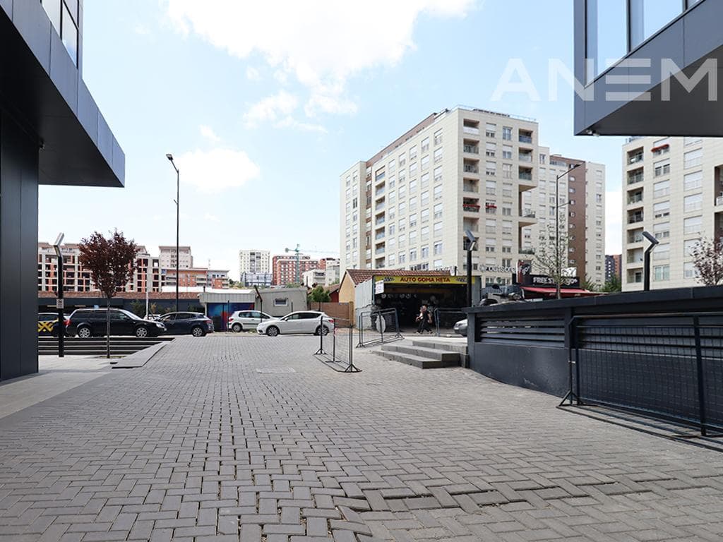 Lokal me qira me 1 hapësirë pune në Lakrishtë