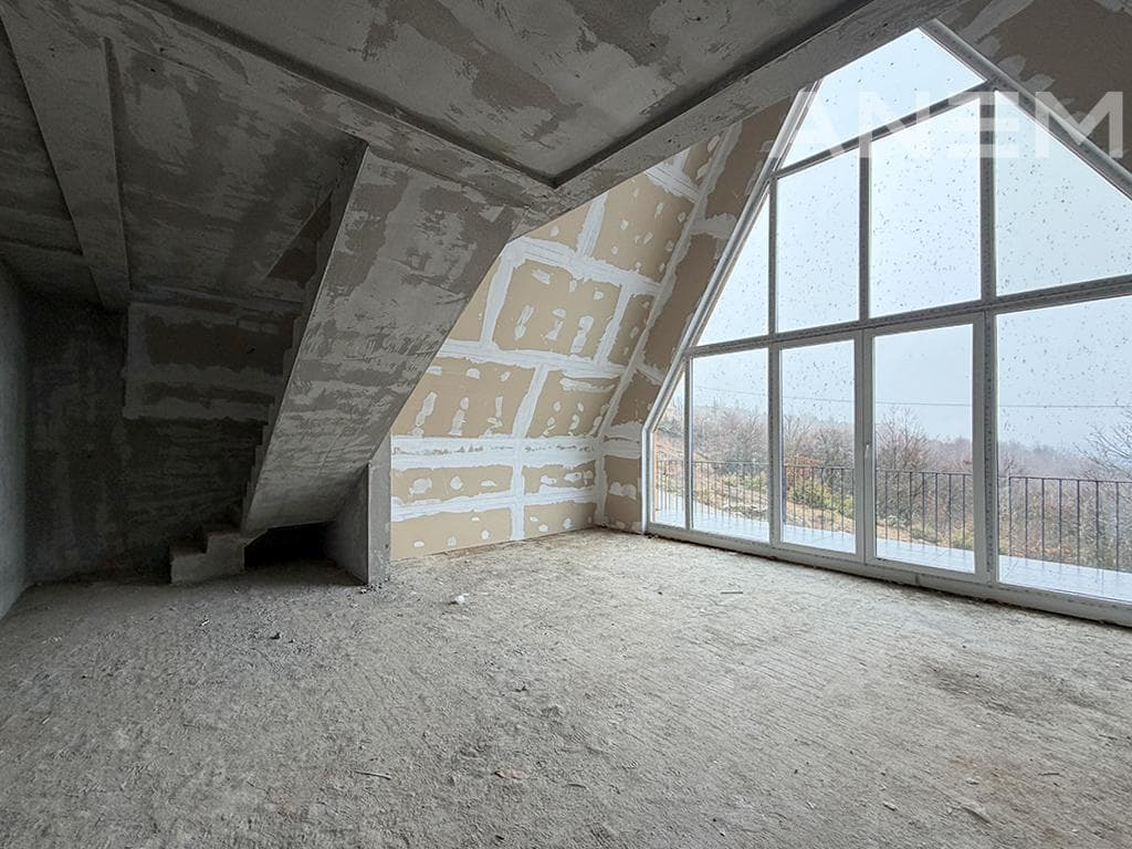 Vilë në shitje 140m² në Novobërdë