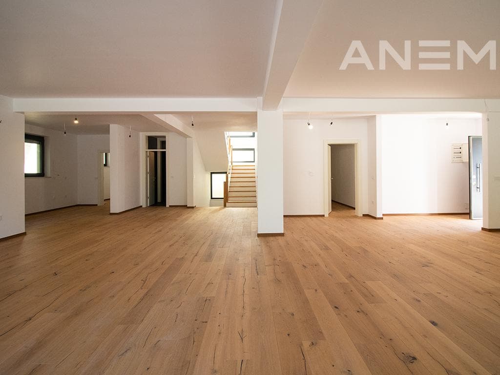 Vilë në shitje 700m² në Brezovicë 4