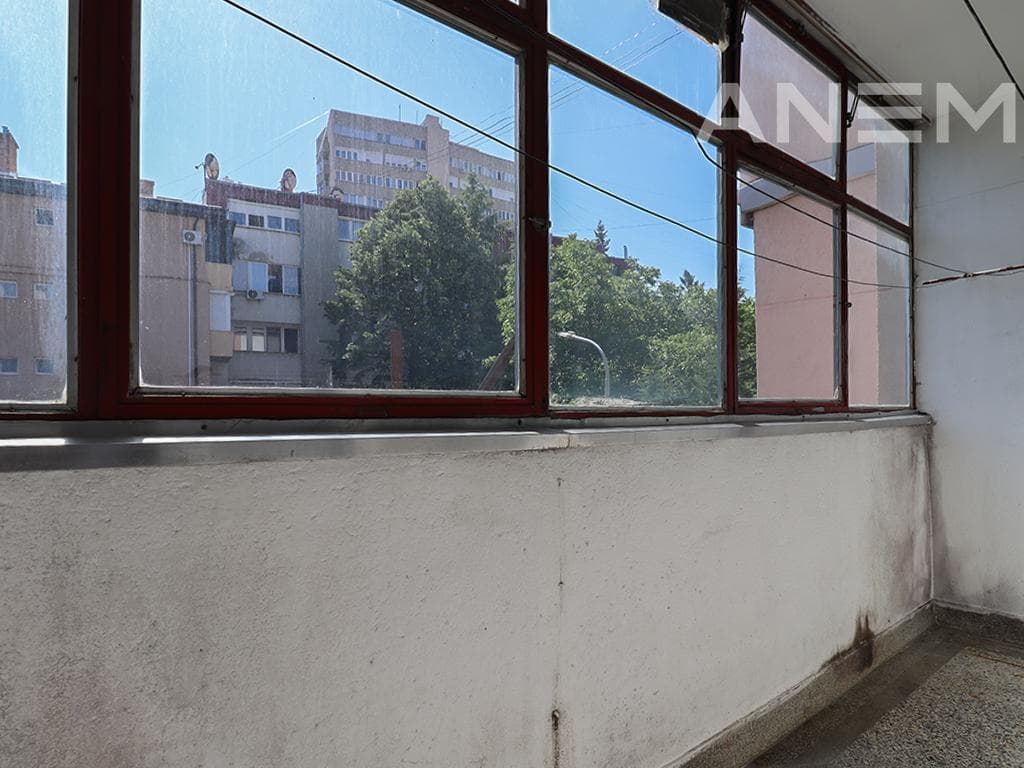 Zyre me qira me 3 hapësira pune në Qendër 4
