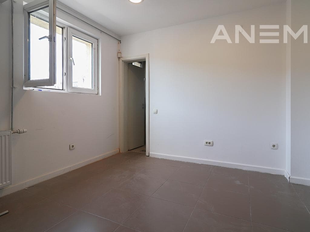 Zyre me qira me 1 hapësirë pune në Ulpianë 2