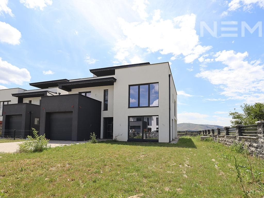 Shtëpi në shitje 390m² në fshatin Lepi