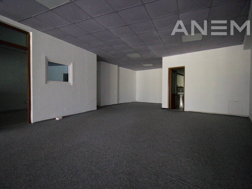 Lokal në shitje 196.36m² në Lakrishtë 3