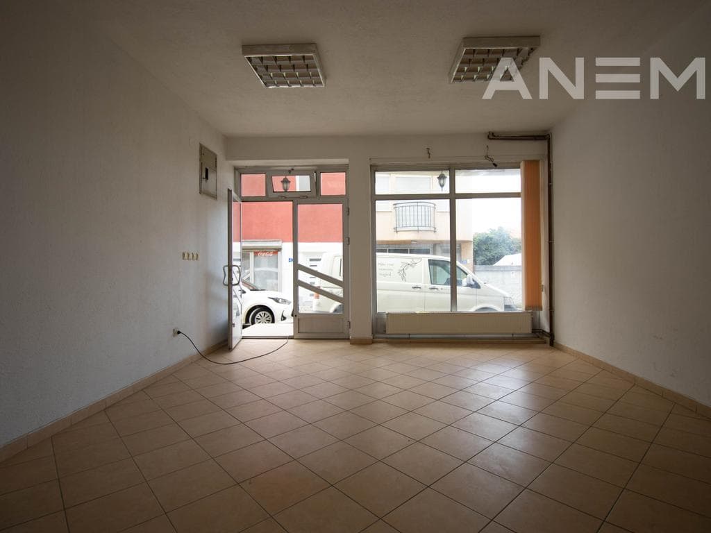 Lokal me qira me 3 hapësira pune në Vellushë