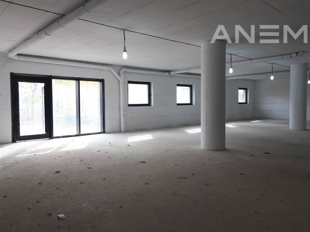 Lokal në shitje 475m² në Rrugën C