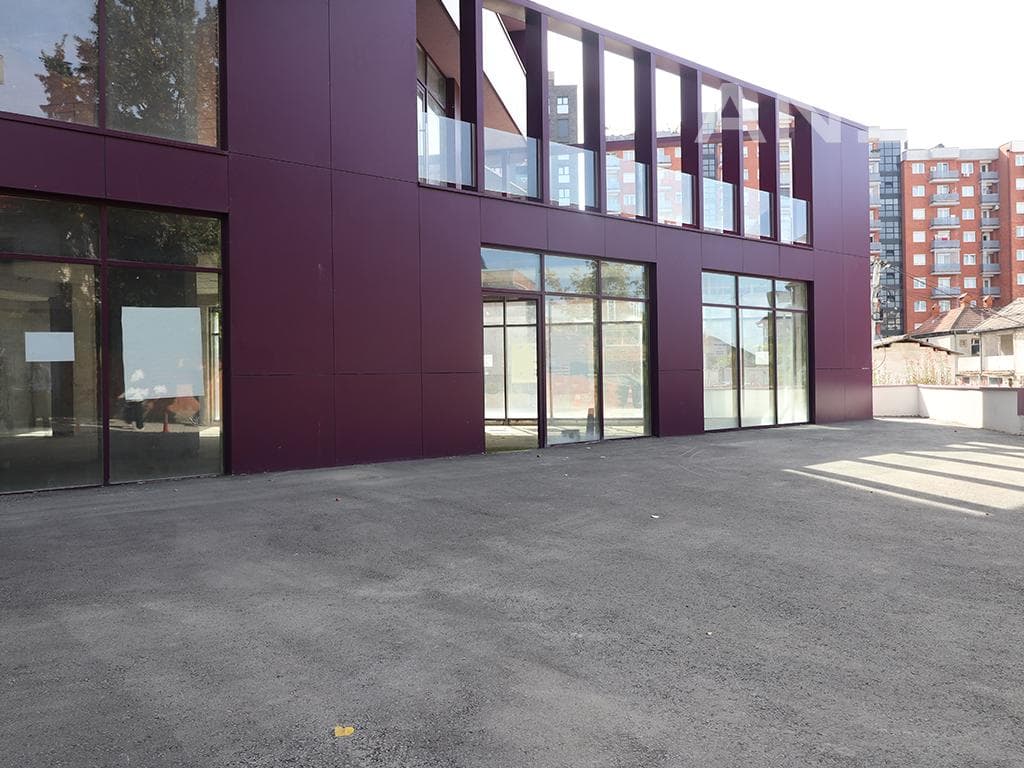 Lokal me qira 457m² në Lagjen e Muhaxherëve