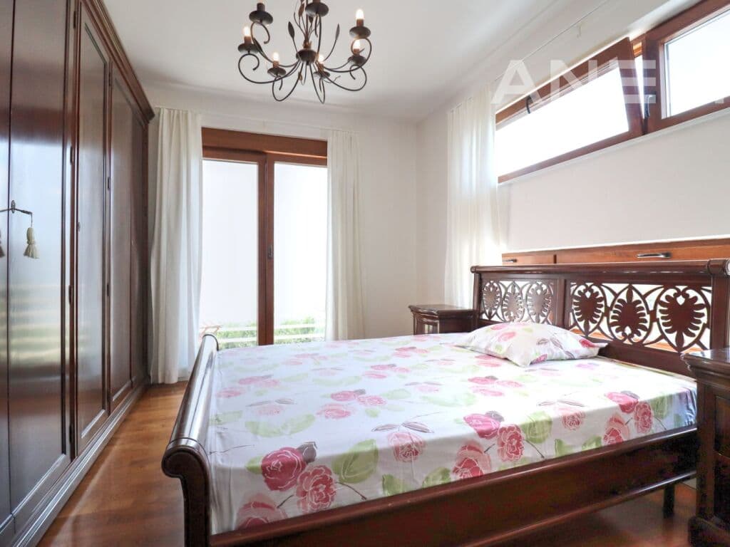 Shtëpi me qira 360m² në Marigona Residence