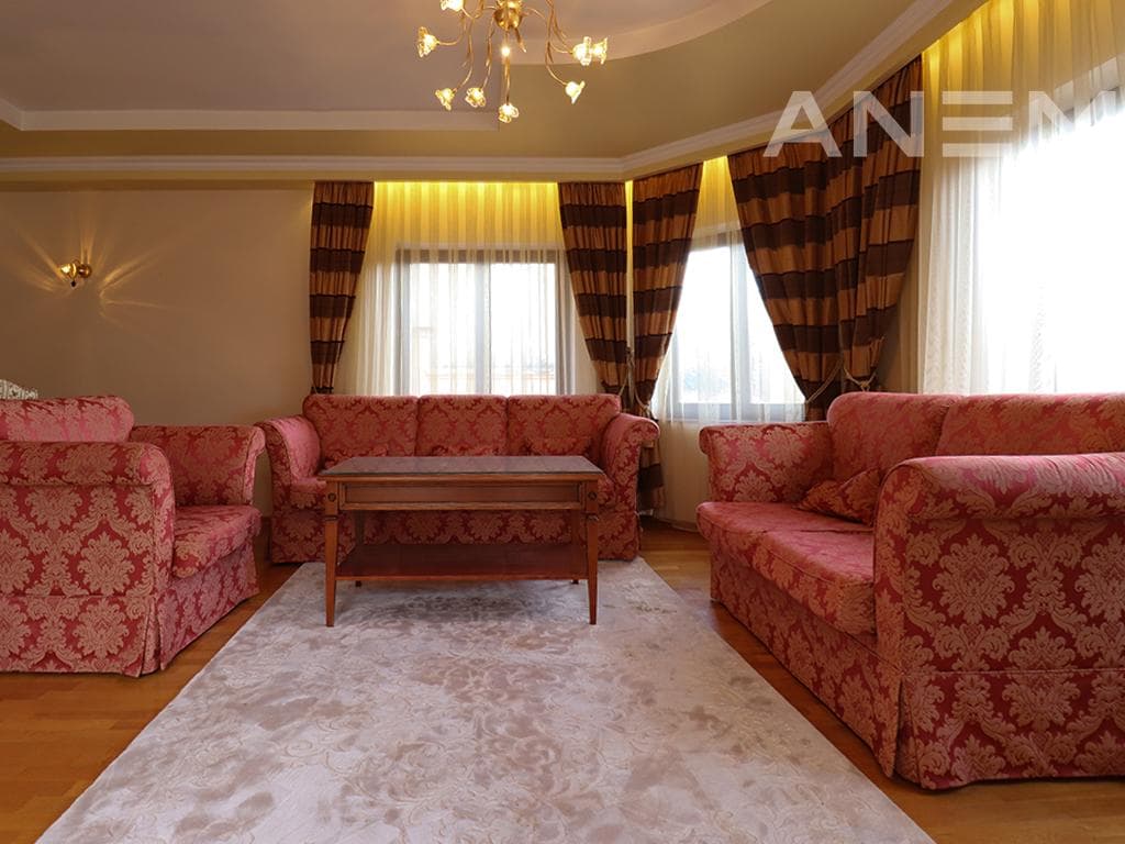 Shtëpi me qira 440m² në Qendër 2