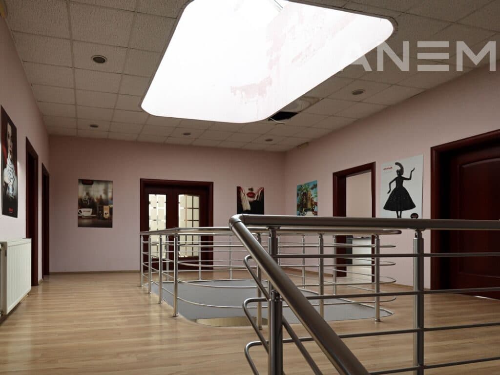 Objekt me qira 1500m² në magjistralen Prishtinë - Çagllavicë 3