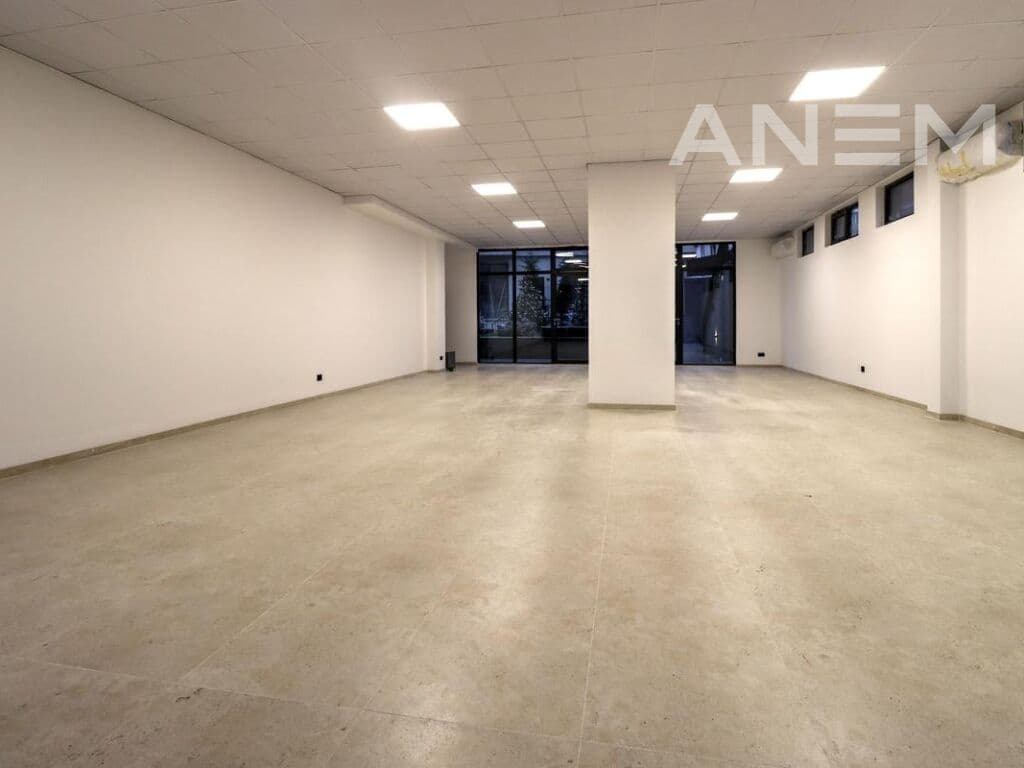 Lokal me qira 133m² në Mati 1