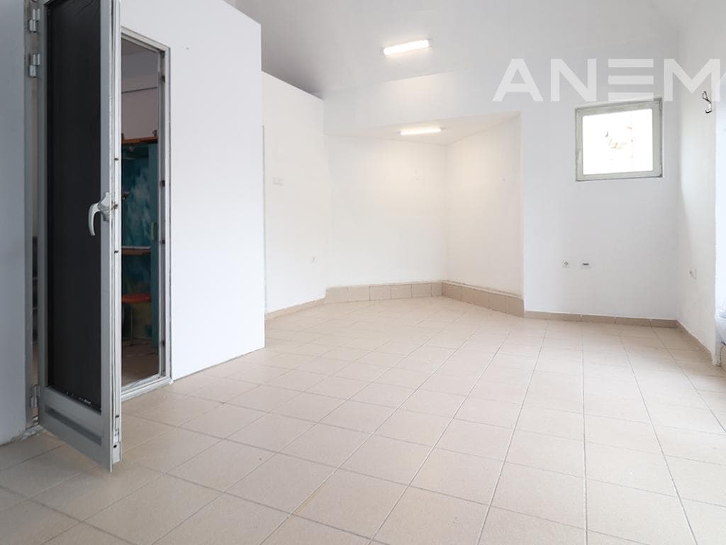 Lokal me qira me 1 hapësirë pune në Ulpianë 2