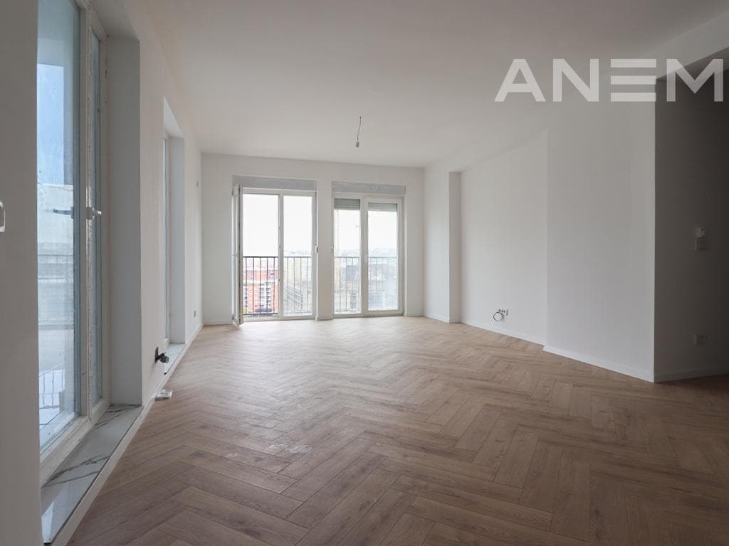 Zyrë me qira me 8 hapësira pune në Kalabri