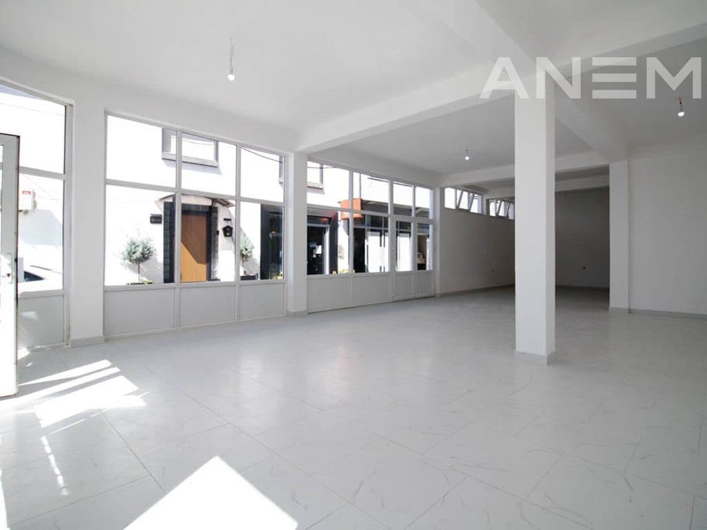 Lokal me qira 120m² në Qendër