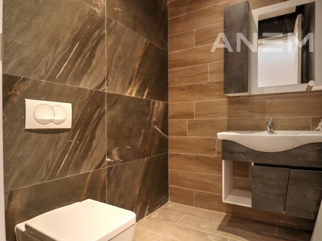 Penthouse në shitje 162m2+ 120m2 terasë në lagjën Tophane