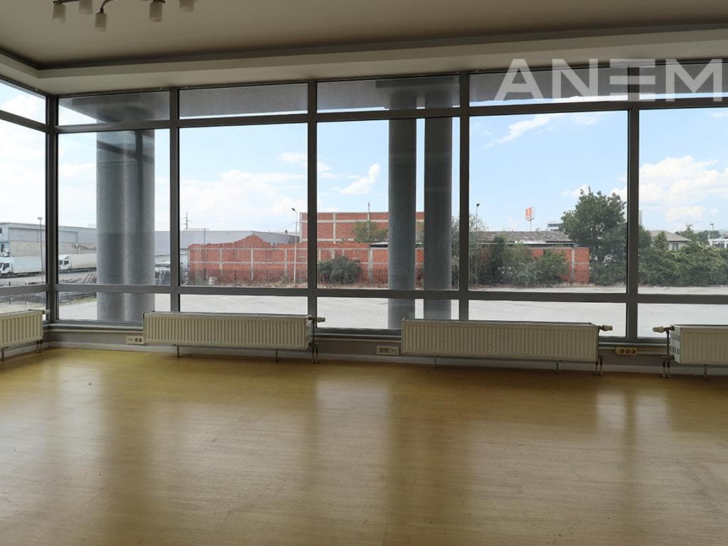 Objekt me qira 2300m² në Fushë Kosovë 4