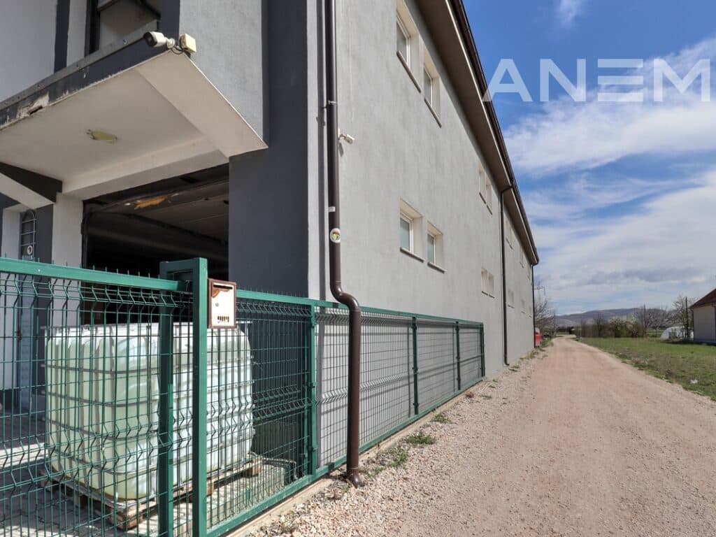 Depo me qira 2400m² në Llapllasellë 4