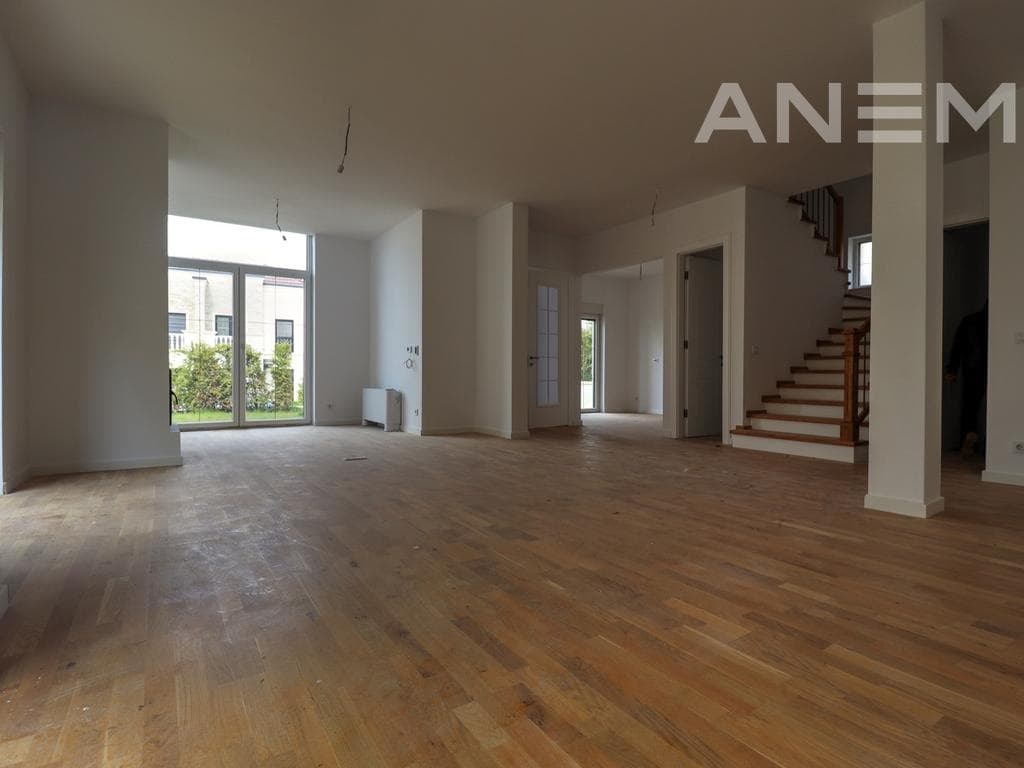 Shtëpi në shitje me 300m² në Royal Green Residence 2