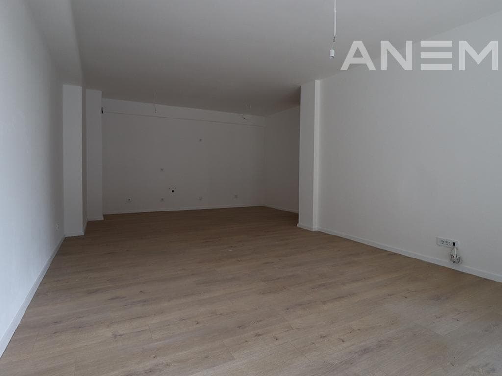 Zyre me qira me 3 hapësira pune në Lakrishtë 4
