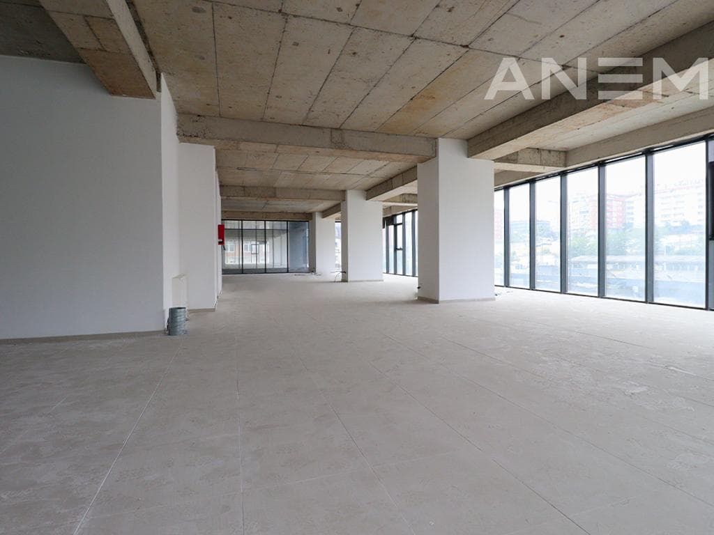 Zyrë me qira 1156 m² në Pejton 2