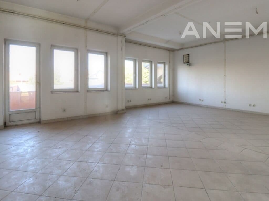 Zyre me qira 400m² në Fushë Kosovë