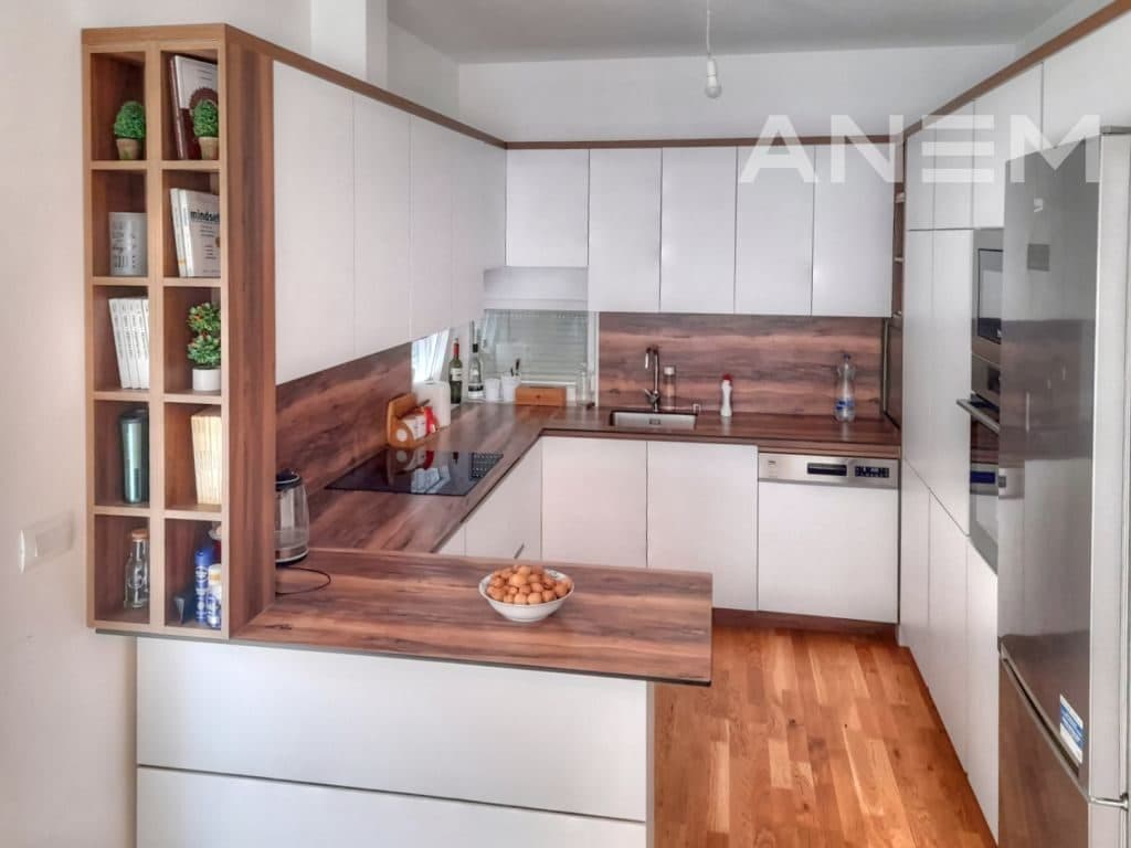 Shtëpi me qira 202m² në Lagjen Qershia