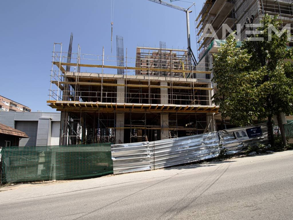 Objekt me qira 1850m² në Aktash 1