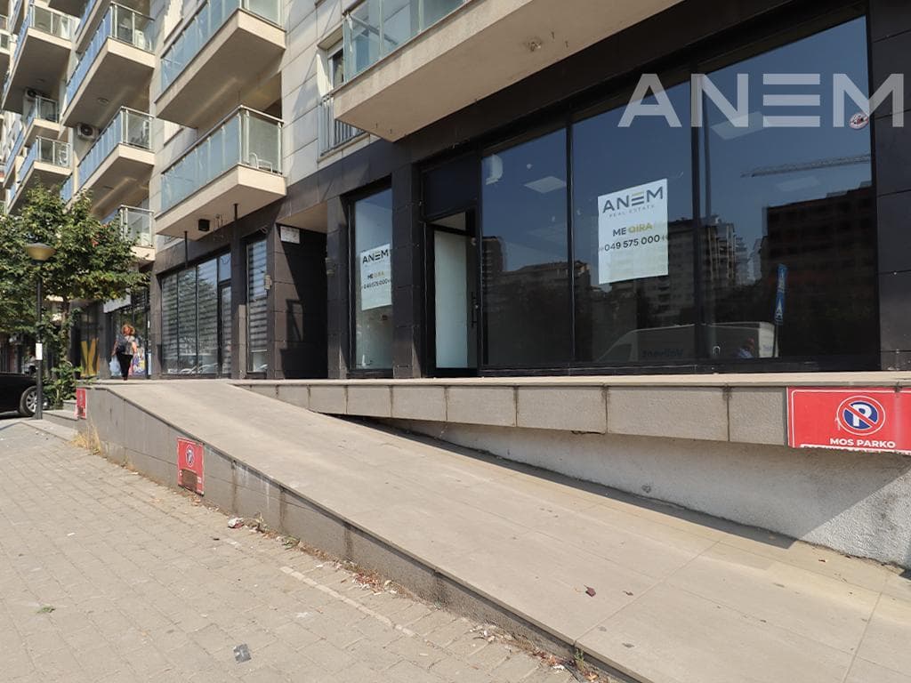 Lokal me qira 90m² në lagjen Lakrishtë
