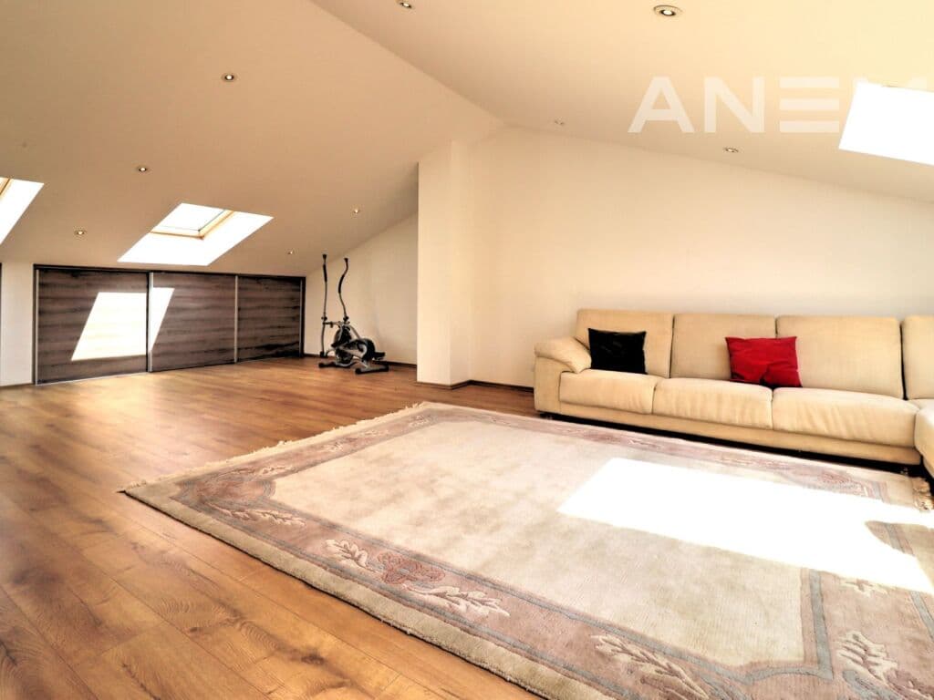 Shtëpi me qira 360m² në Marigona Residence