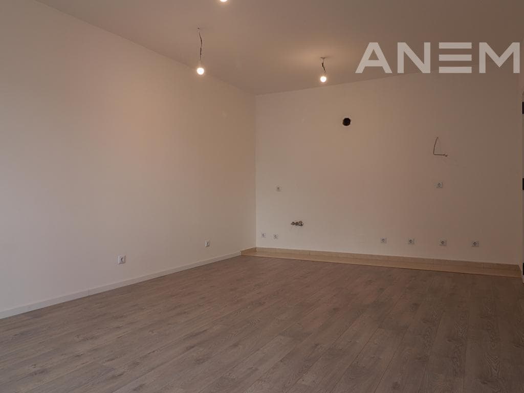Zyre me qira me 2 hapësira pune në Kalabri 3