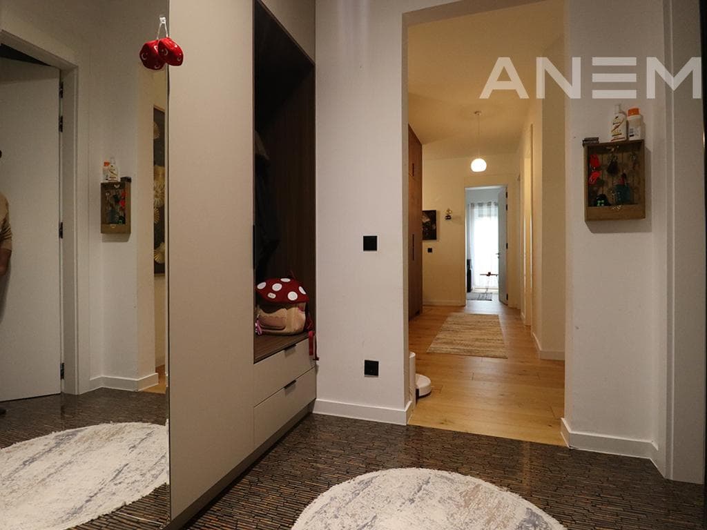 Terracier me qira 155m² + 91m² tarrace në Marigona Hill