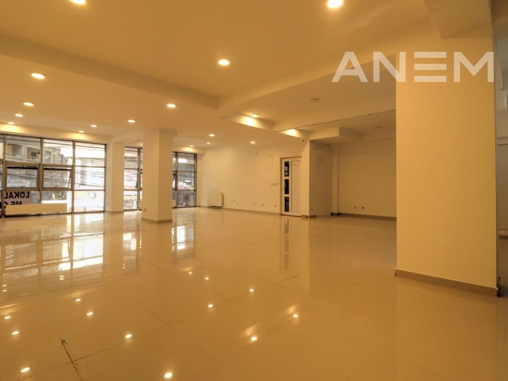 Zyre me qira 131m² në Qendër