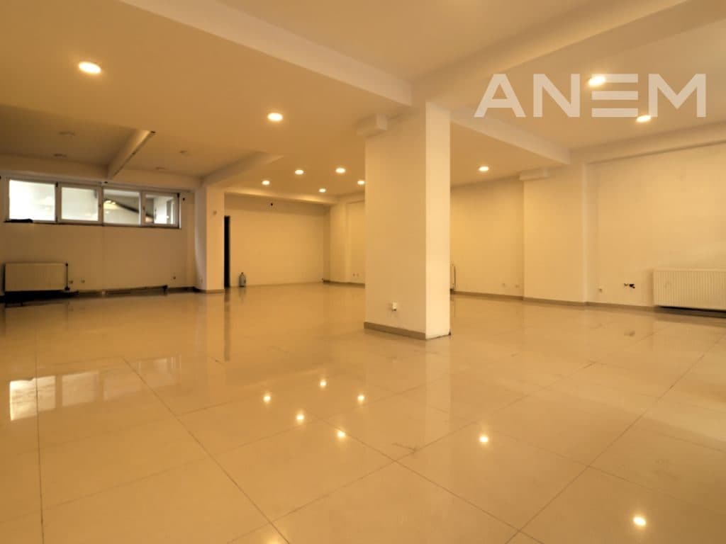 Zyre me qira 131m² në Qendër 2