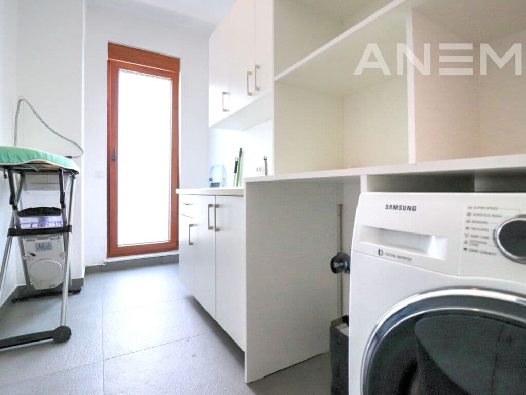 Shtëpi me qira 360m² në Marigona Residence