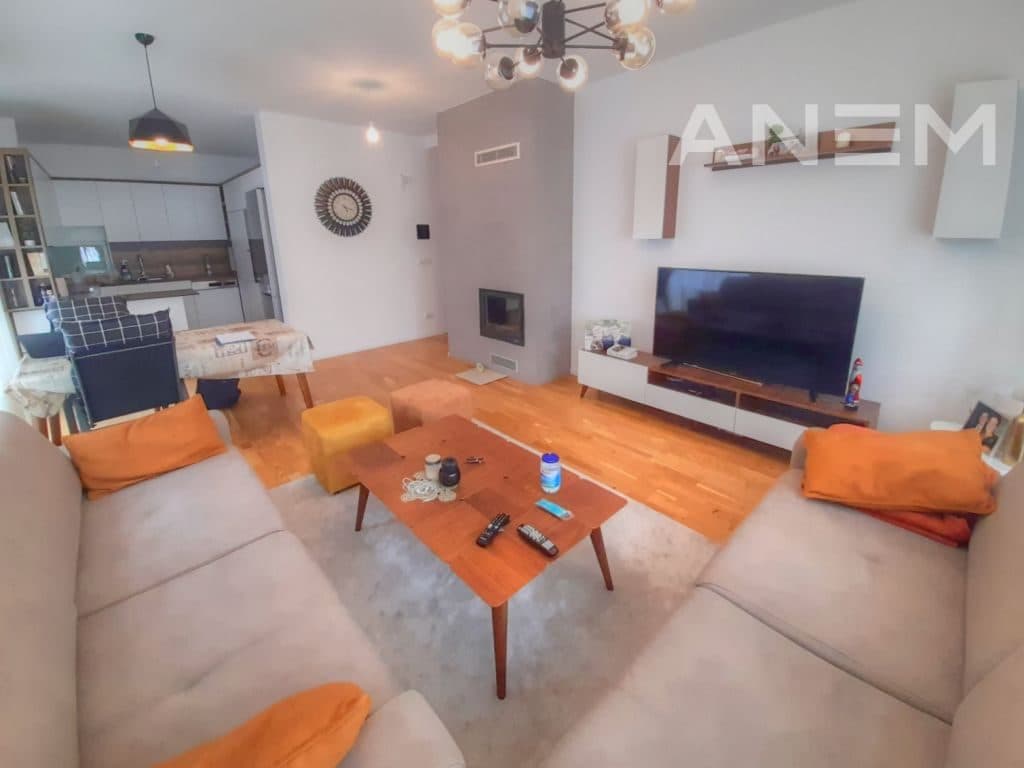 Shtëpi me qira 202m² në Lagjen Qershia
