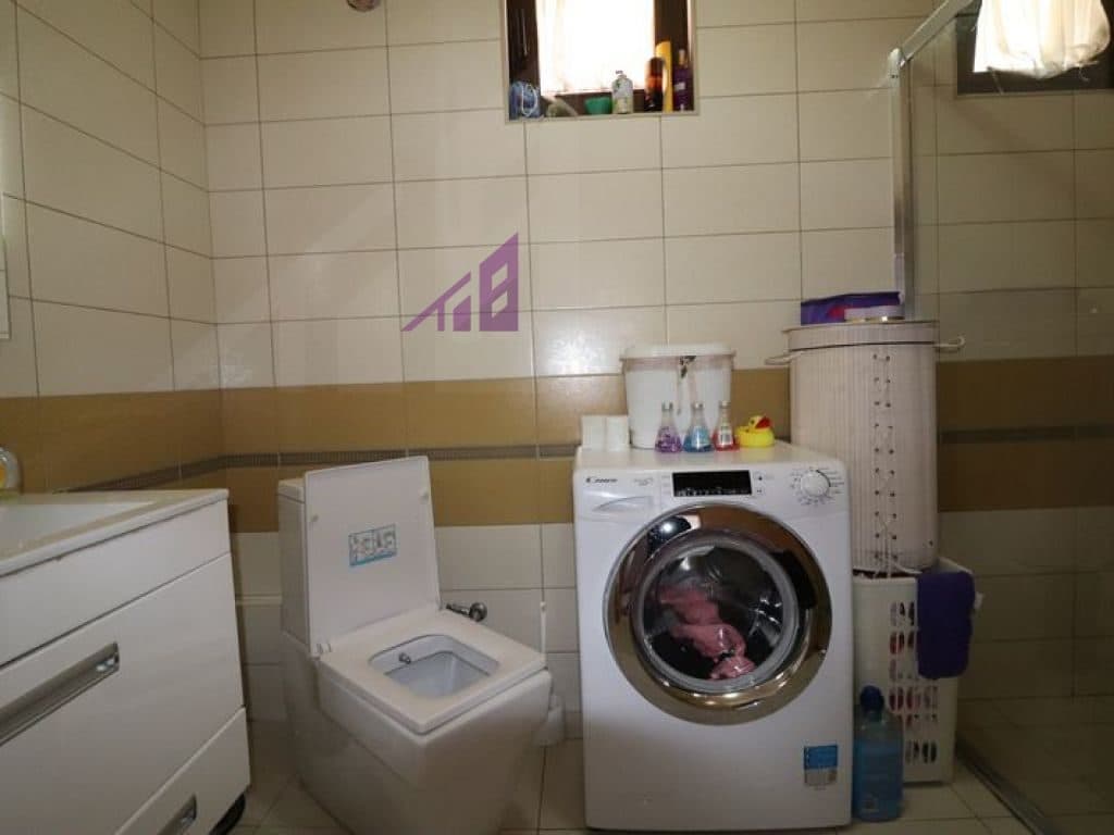 Shtepi me qira 300m2 ne Aktash 4