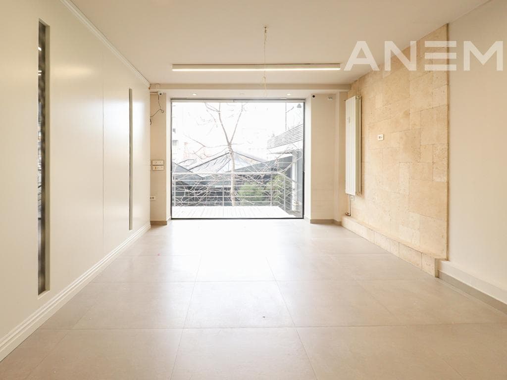 Lokal me qira 200m² në Qendër 4