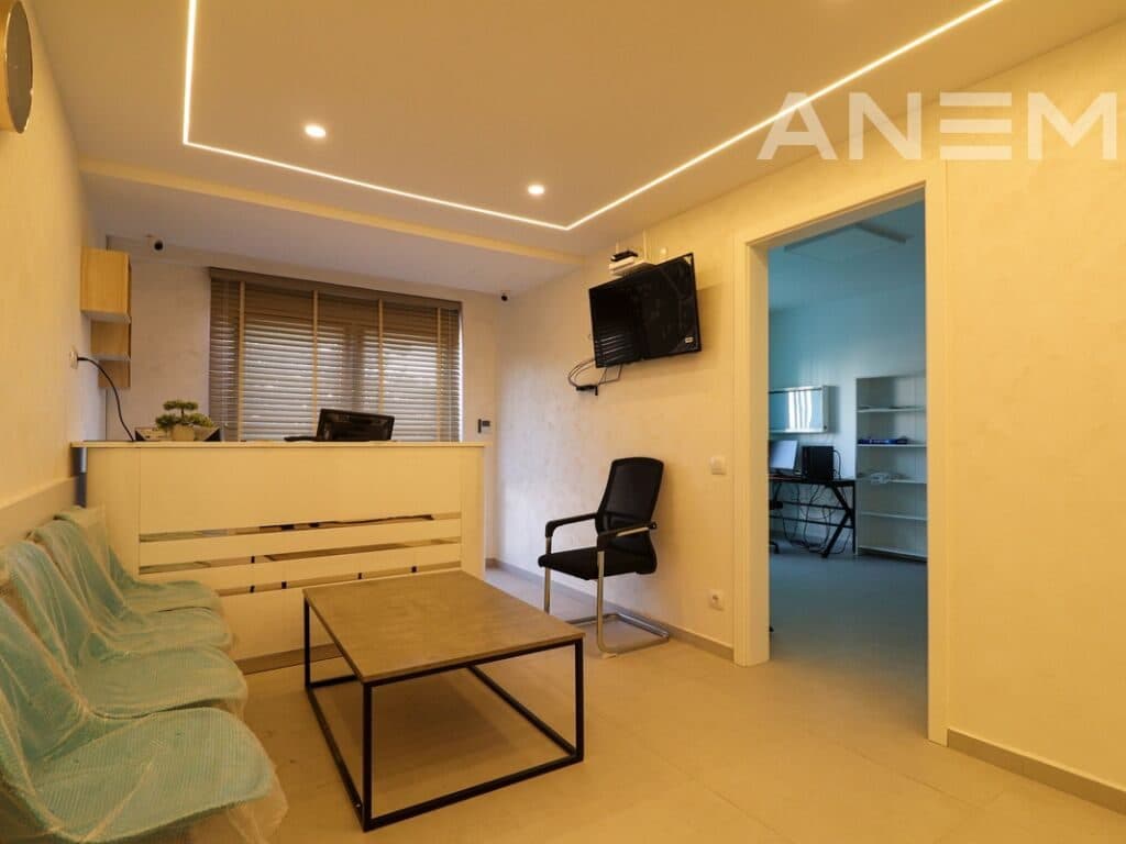 Lokal/ Ordinancë me qira 240m² në Tophane 2