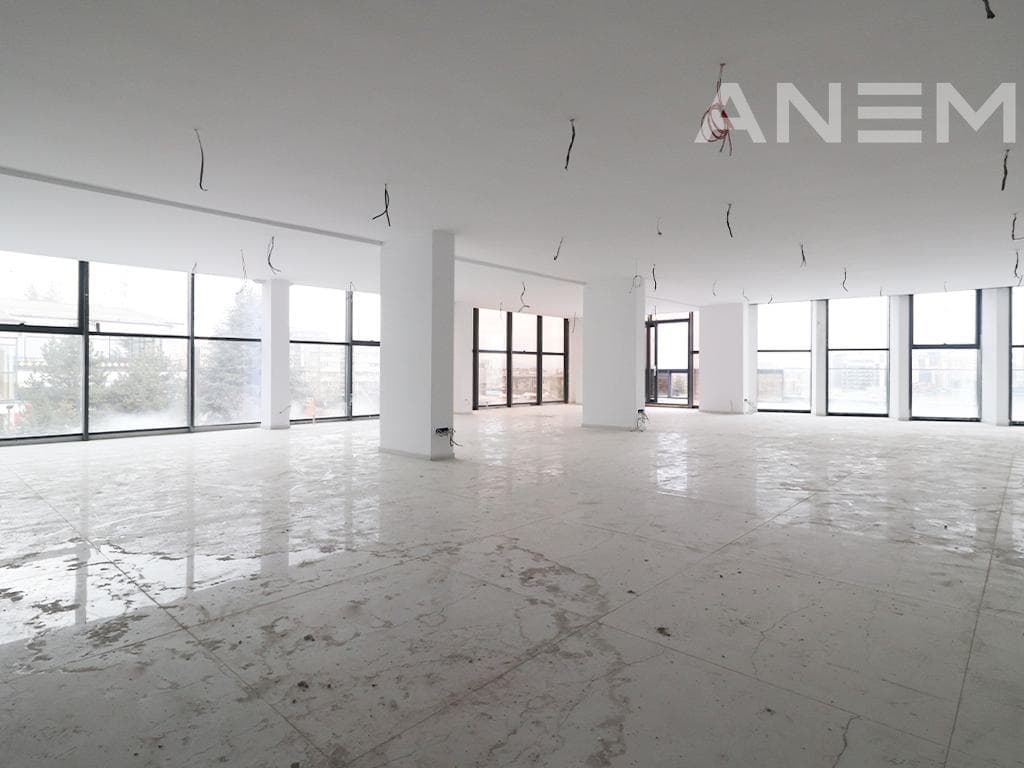 Objekt me qira 3345.46m² në Aktash 3
