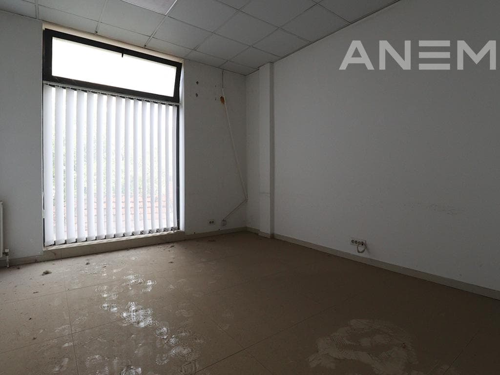 Zyre me qira me 18 hapësira pune në Vellushë 4