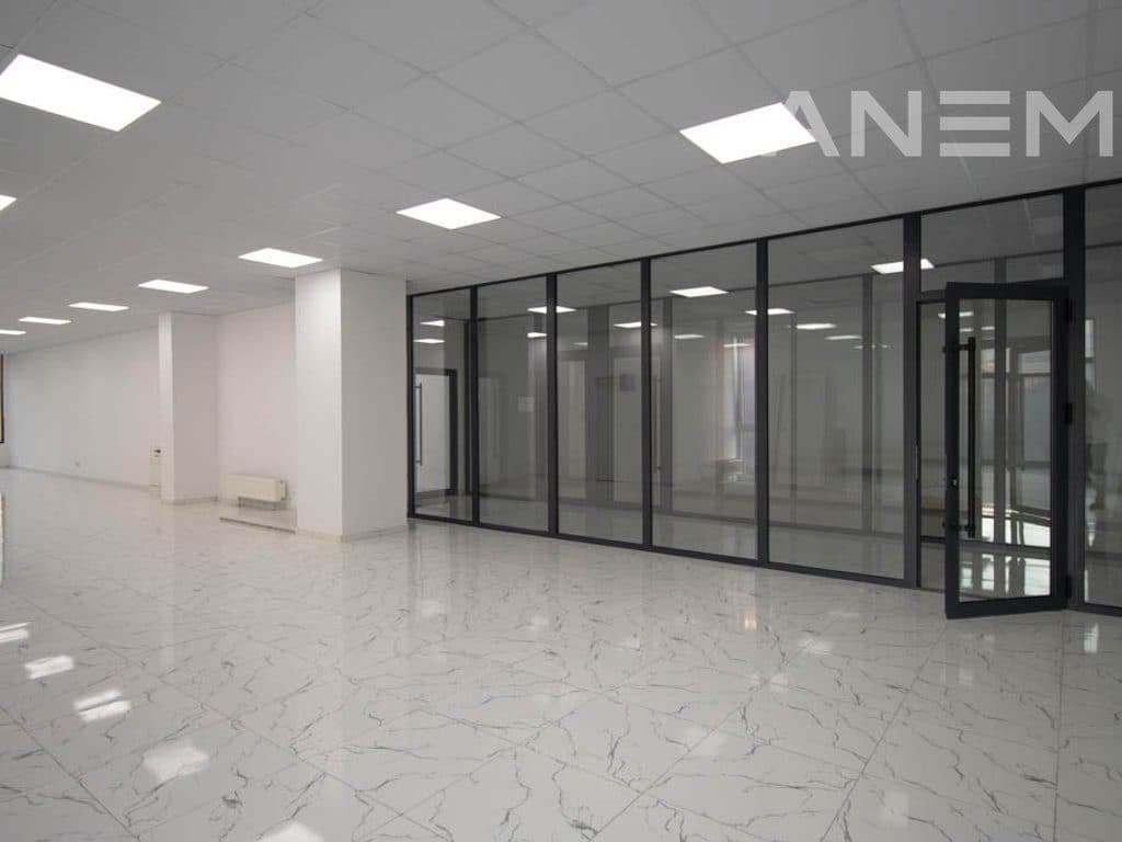 Lokal me qira 180m2 në Tophane 3