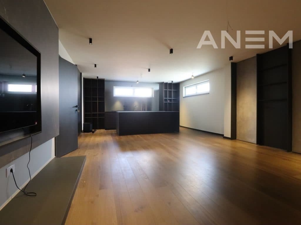 Shtëpi me qira 300m2 ne Obiliq ( Kastriot)