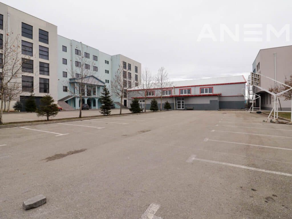 Objekt me qira 20000m² në Magjistralen Prishtinë-Ferizaj