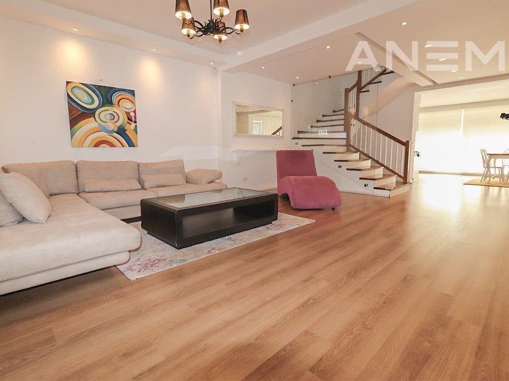 Shtëpi në shitje 174m² + 40m² bodrum në lagjen Marigona Residence