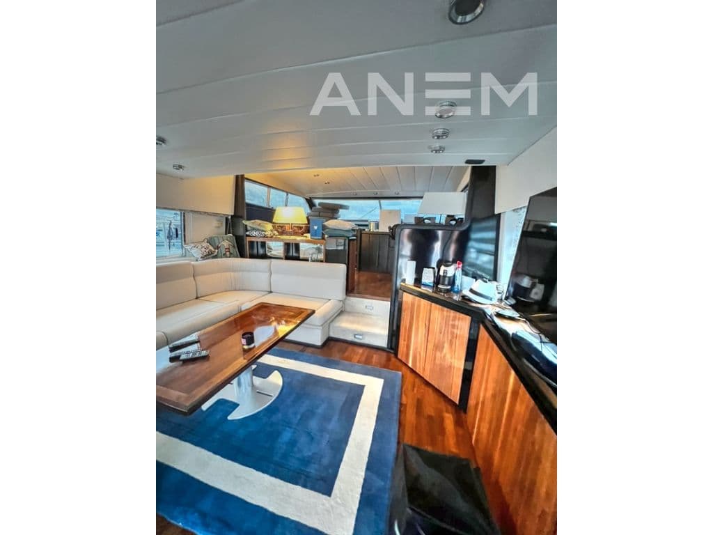 Yacht Mangusta Rodrigues në Shitje 2