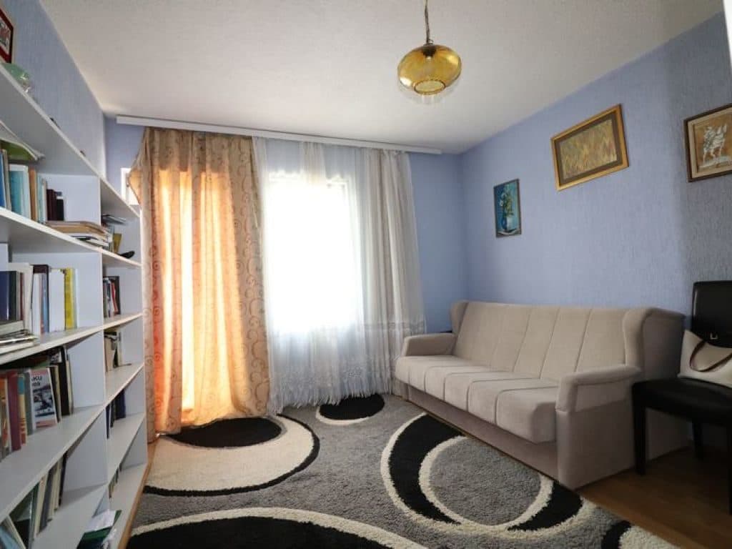 Shtëpi në shitje 410m² në Veternik