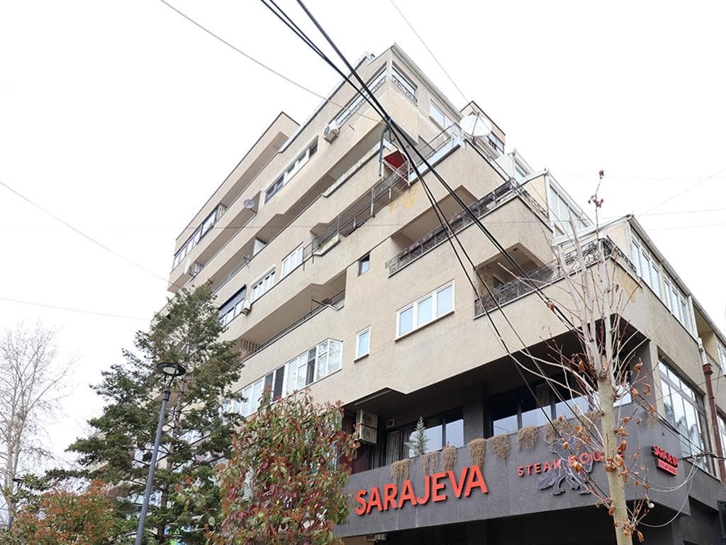 Zyre me qira me 1 hapësirë pune në Qendër 4