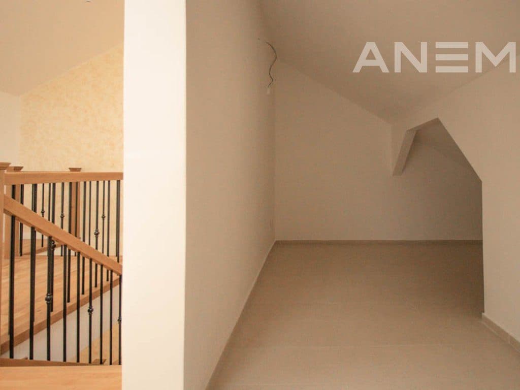 Shtëpi me qira me 3 dhoma gjumi në lagjen Royal Green Residence