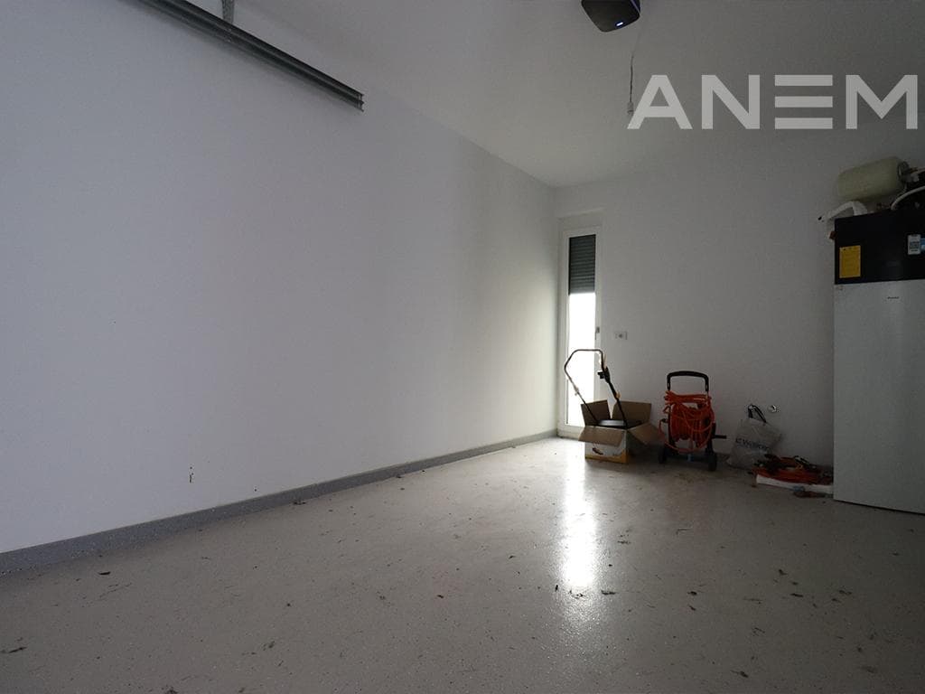 Shtëpi me qira 200m² + 100m² nënkulm në lagjen Qershia